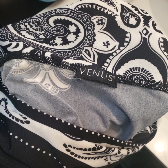 Venus Skirt - Picture 9 of 10